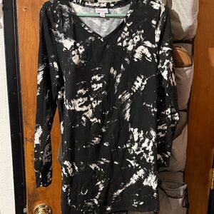 LuLaRoe Black and Gray Patterned Top